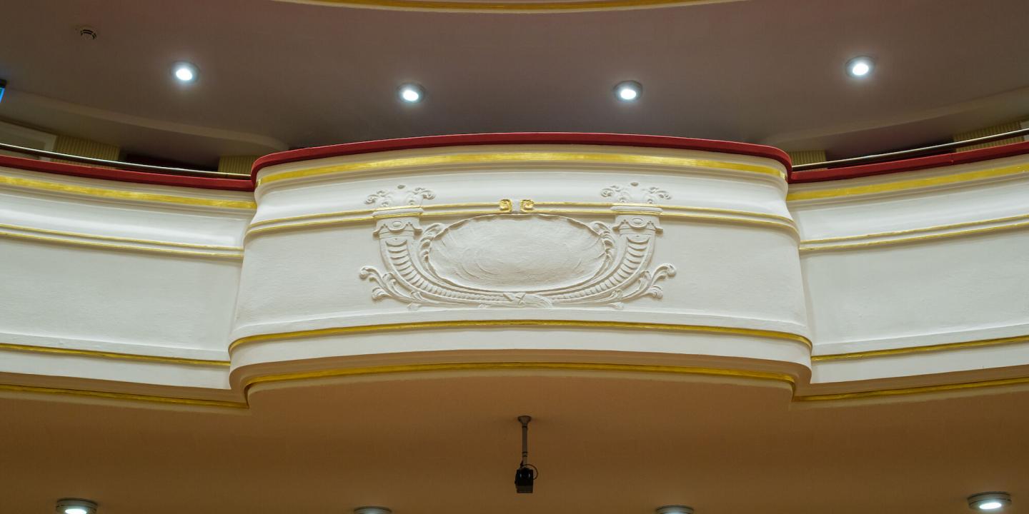 Lessingtheater_Wolfenbüttel_Großer_Saal_Loge_©_Frank_Schildener_2000.jpg